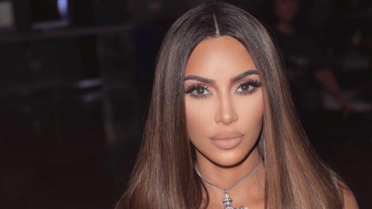 Kim Kardashian’s Unforgettable Makeup Look: The Power of Highlighting and Strobing 
