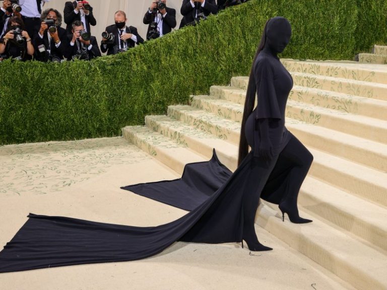 Kim Kardashian Balenciaga Dress: Redefining Fashion and Making a Bold Statement 