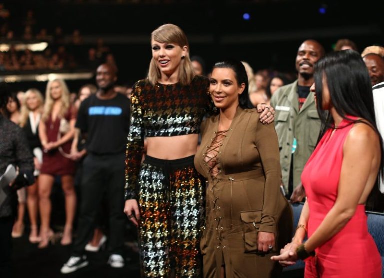 Kim Kardashian’s Iconic Outfit at the VMA 2015: A Fashion Statement to Remember 