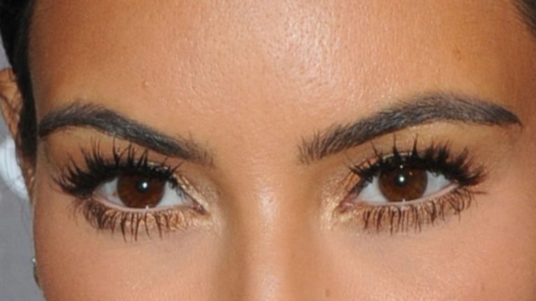 The Beauty of Kim Kardashian’s Eye Shadow Color 