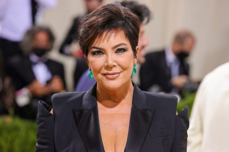 The Influential Matriarch: Kris Jenner and her Role as Kim Kardashian’s Mom 