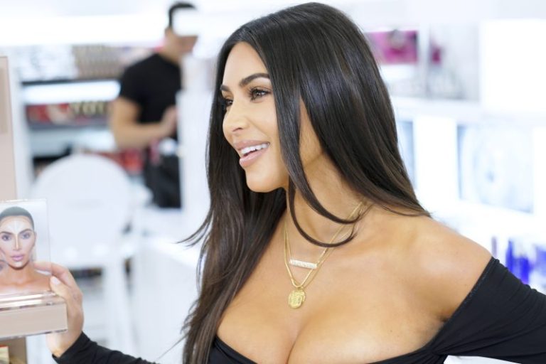 The Evolution of Kim Kardashian’s Hair Color in 2016 