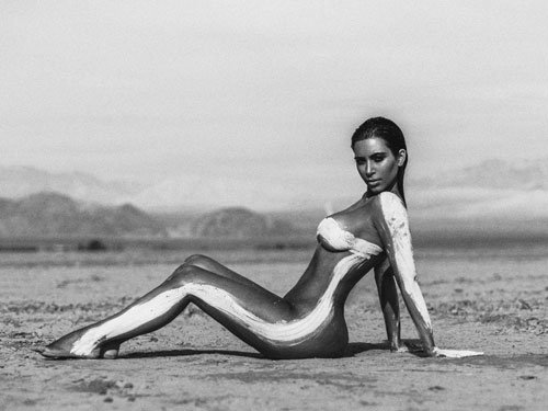 The Allure of Kim Kardashian’s Photoshoot in the Desert 