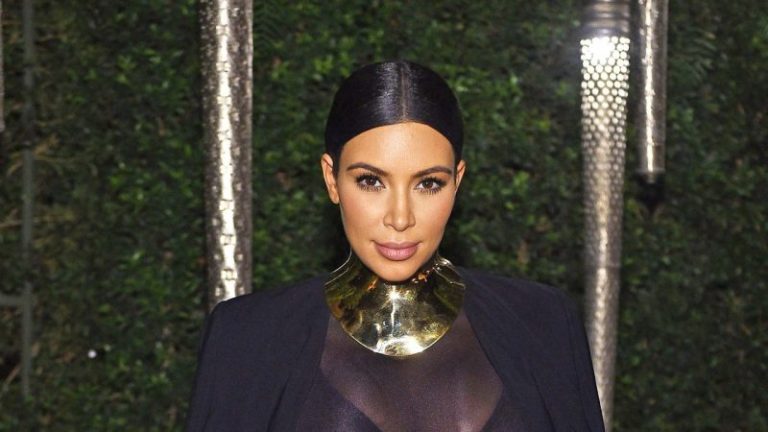 The Rise of Kim Kardashian’s Gold Choker Necklaces: A Fashion Statement with Controversy 