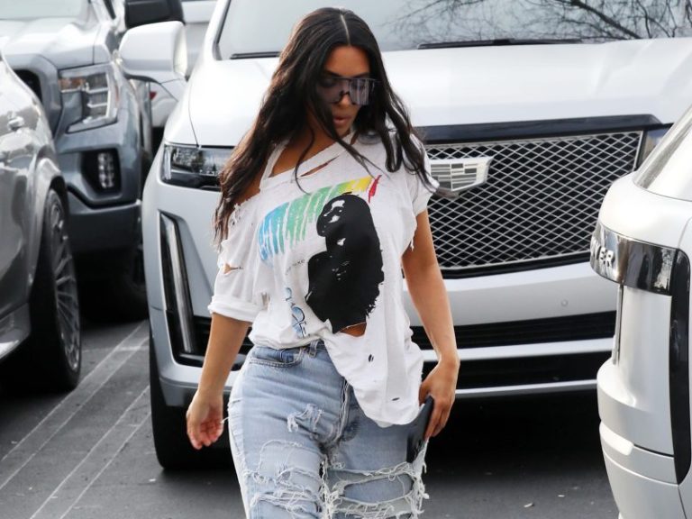 Kim Kardashian Ripped Jeans: A Fashion Statement that Transcends Trends 
