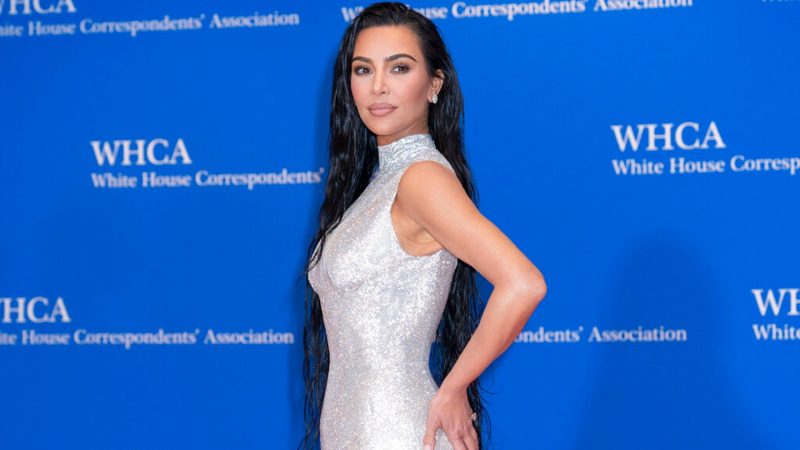 ¿Cuánto mide Kim Kardashian?